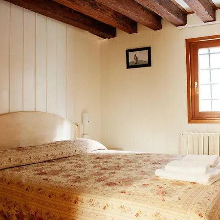 Διαμέρισμα Melusina Ca' Bernarda Historical Center