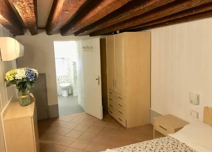 Melusina Ca' Bernarda Historical Center Apartment