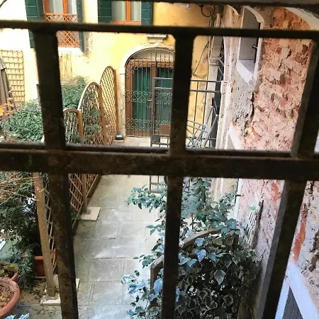Апартаменты Melusina Ca' Bernarda Historical Center